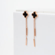 Khuyên tai LAMY Clover Tassels Earrings CDE3013BL