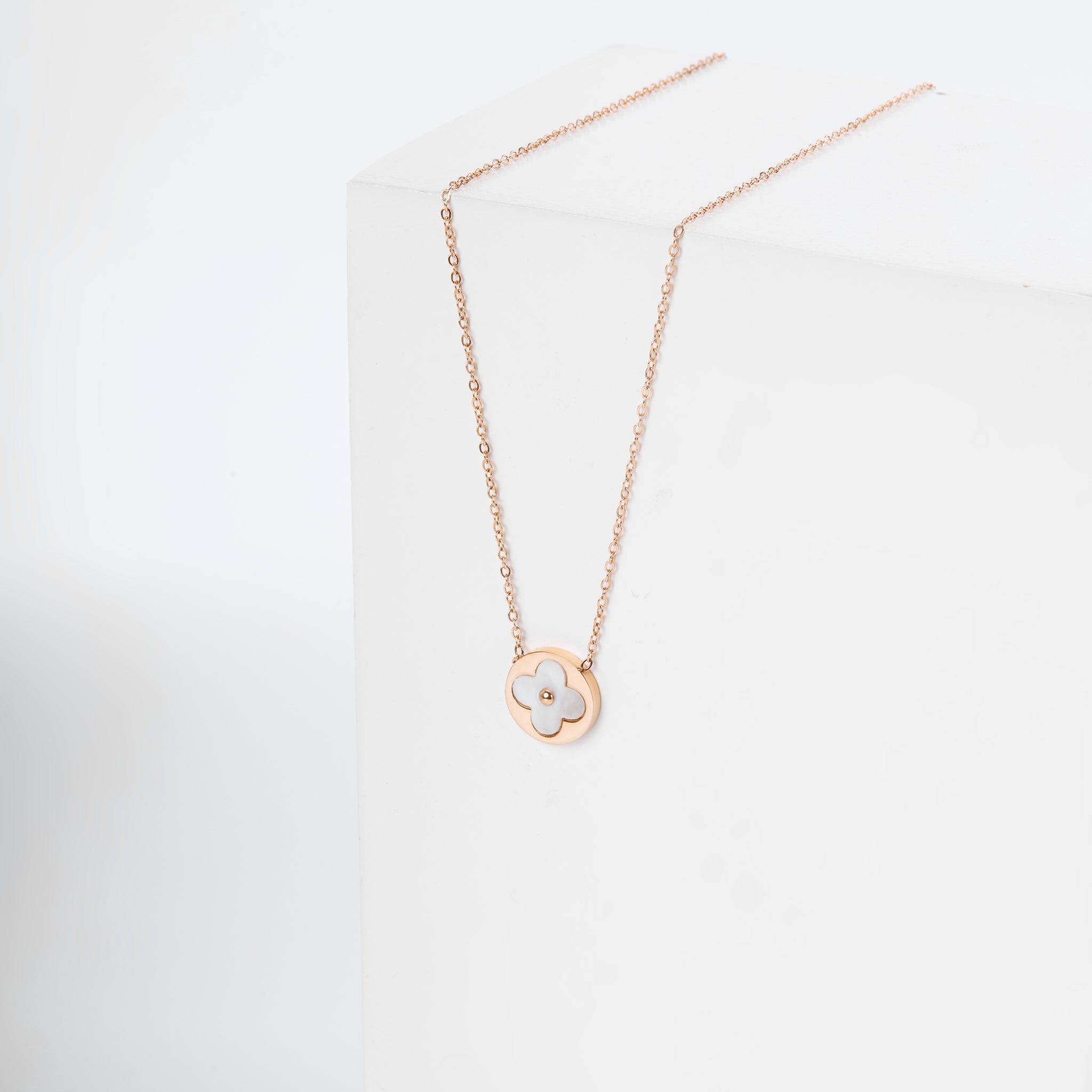 Dây chuyền CDE Lucky Leaves Rose Gold Necklace CDE6024RG