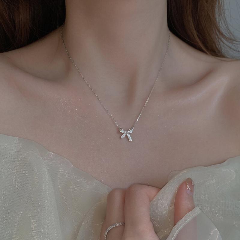 Bow Necklace Silver